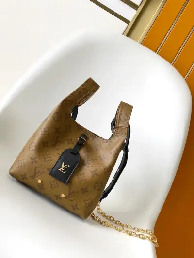 Louis Vuitton Alternative Atlantis in