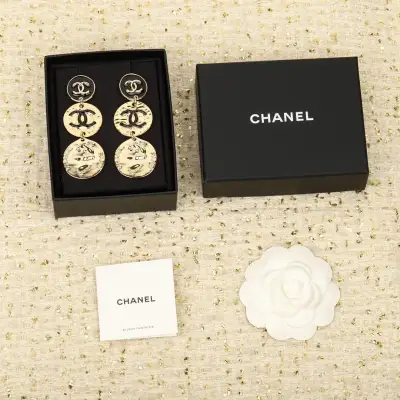 Chanel Alternative Chanel in