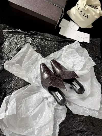 Alaïa Alternative Pumps & Mules in Black