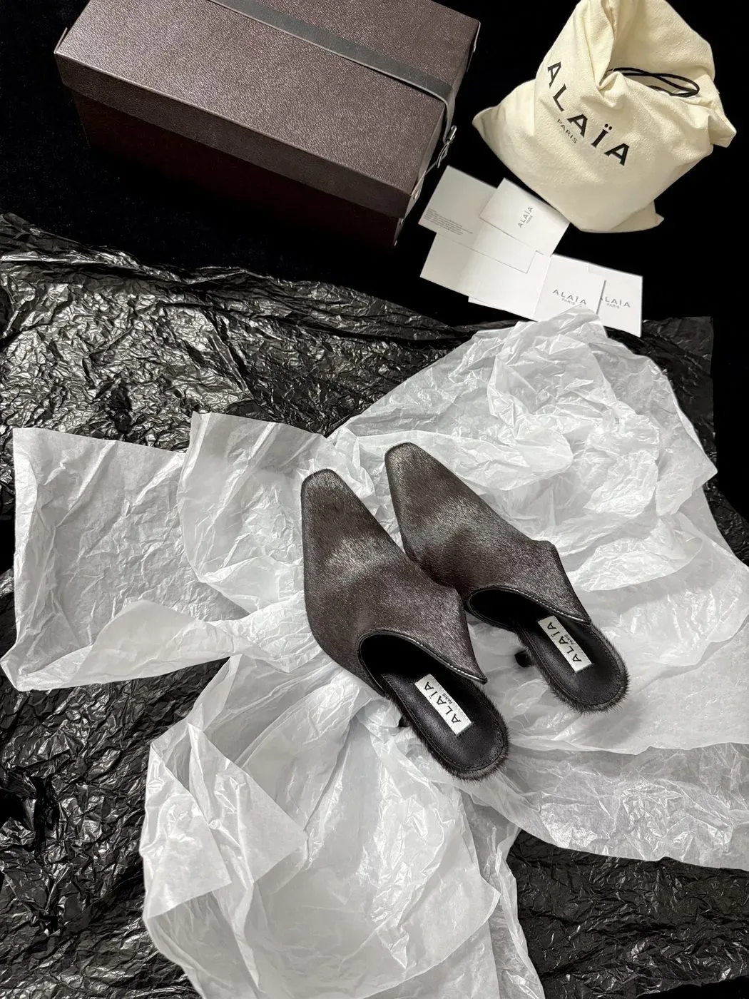 Alaïa Alternative Pumps & Mules in Grey