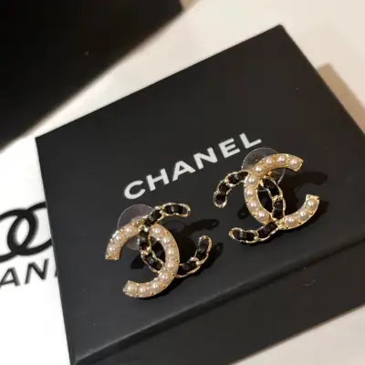 Gucci Alternative Double G Logo Ear Clips in