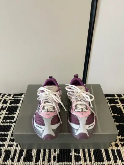 Balenciaga Alternative Monday Ultra Trainer in Red