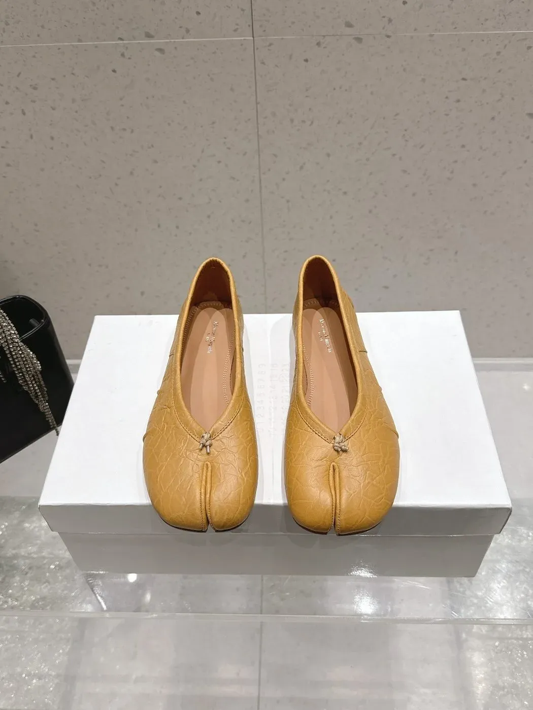 Maison Margiela Alternative Tabi Split-Toe Ballet Flat in Gold