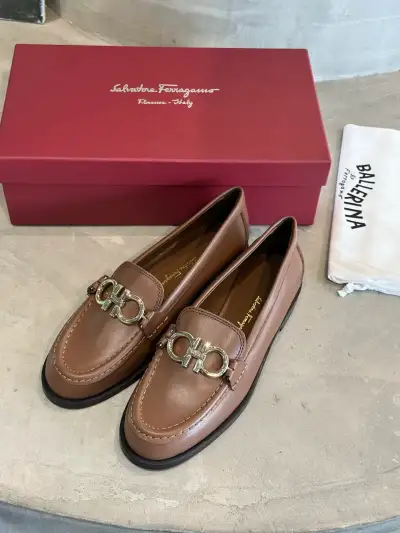 Salvatore Ferragamo Alternative Gancini in Gold