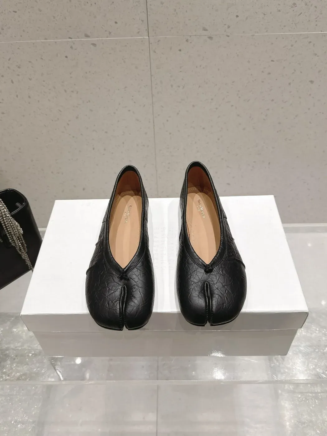 Maison Margiela Alternative Tabi Split-Toe Ballet Flat in Black