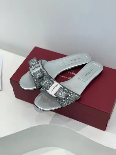 Salvatore Ferragamo Alternative Sequin Slides in ვერცხლისფერი