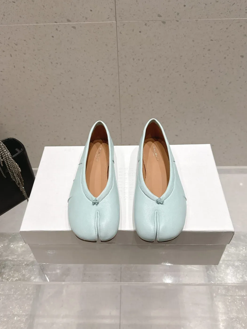 Maison Margiela Alternative Tabi Split-Toe Ballet Flat in Blue