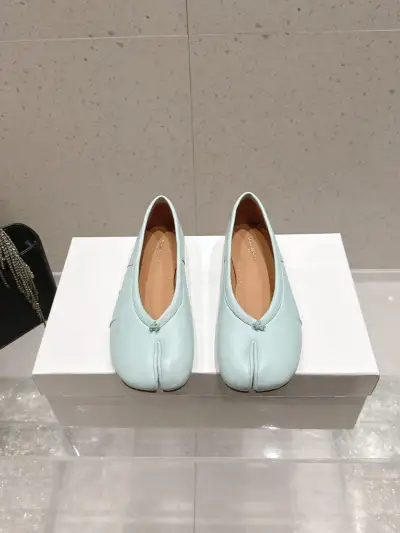 Maison Margiela Alternative Tabi Split-Toe Ballet Flat in Blue