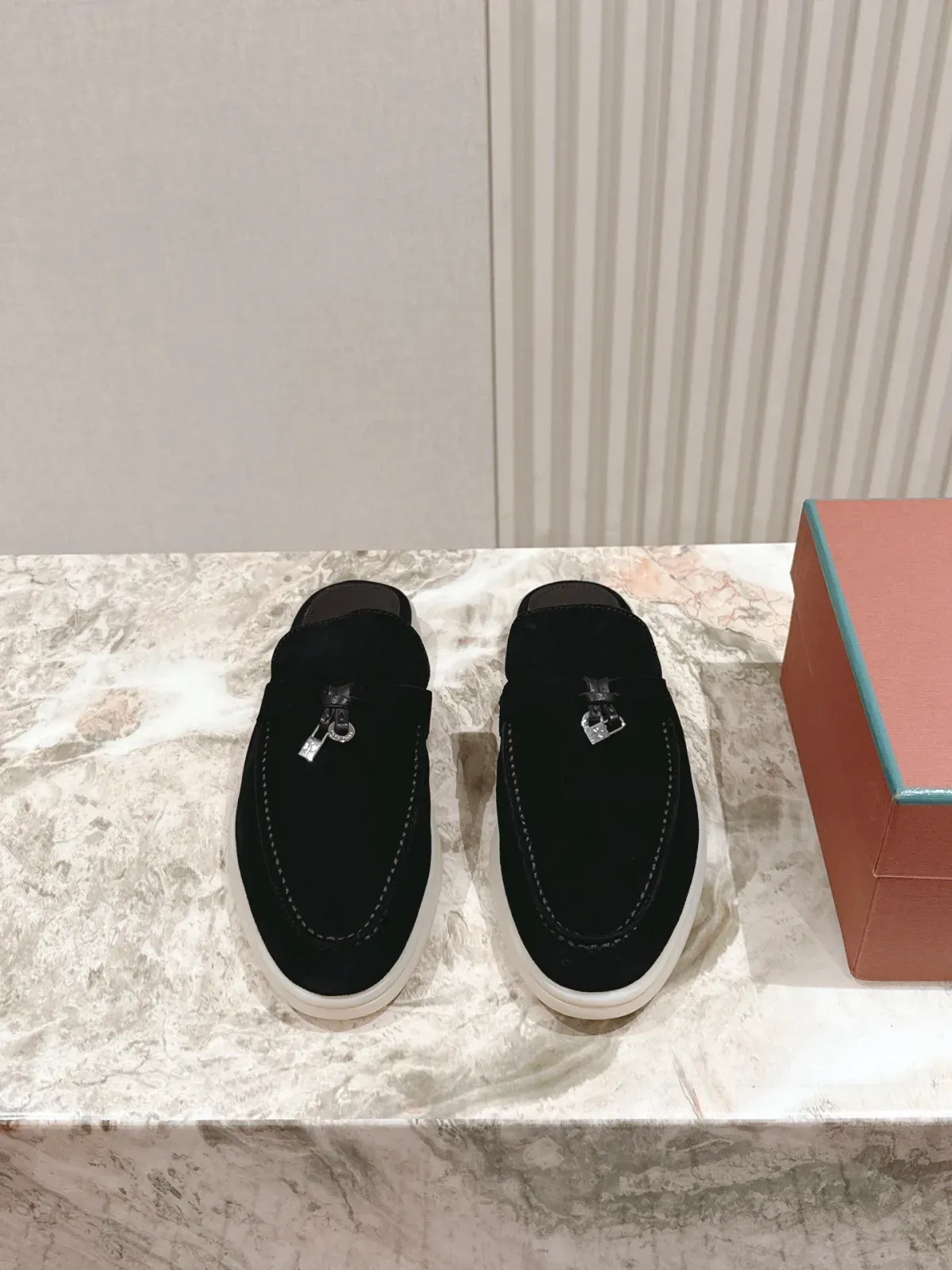 Loro Piana Alternative Summer Charms Loafers in თეთრი