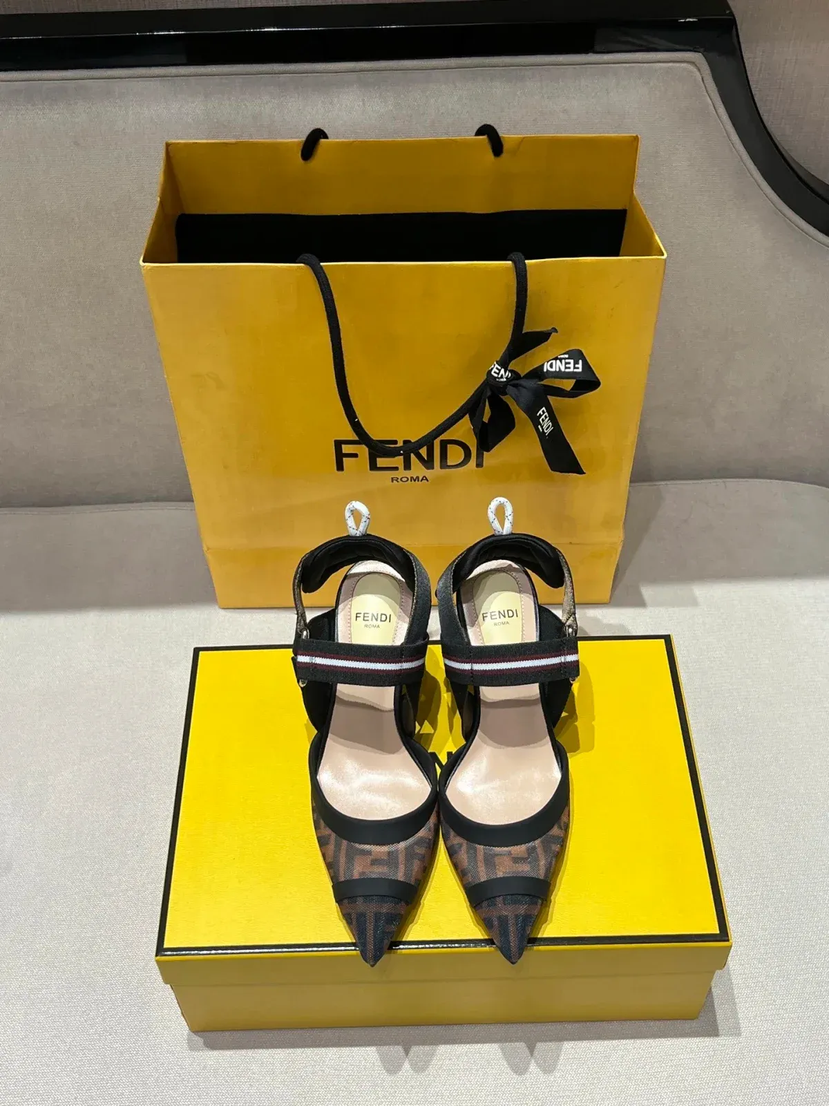 Fendi Alternative Colibrì Mesh Mules in ყავისფერი