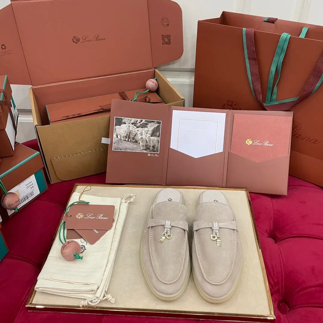 Loro Piana Alternative Suede Loafers in თეთრი