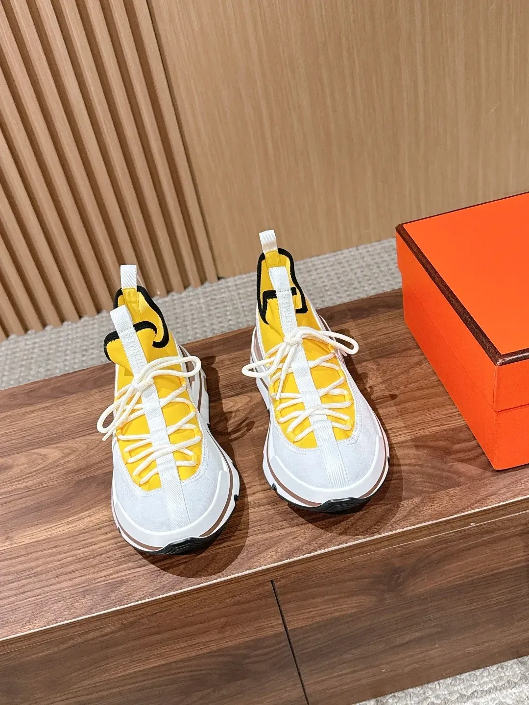Hermès Alternative Moove Sneakers in ნაცრისფერი