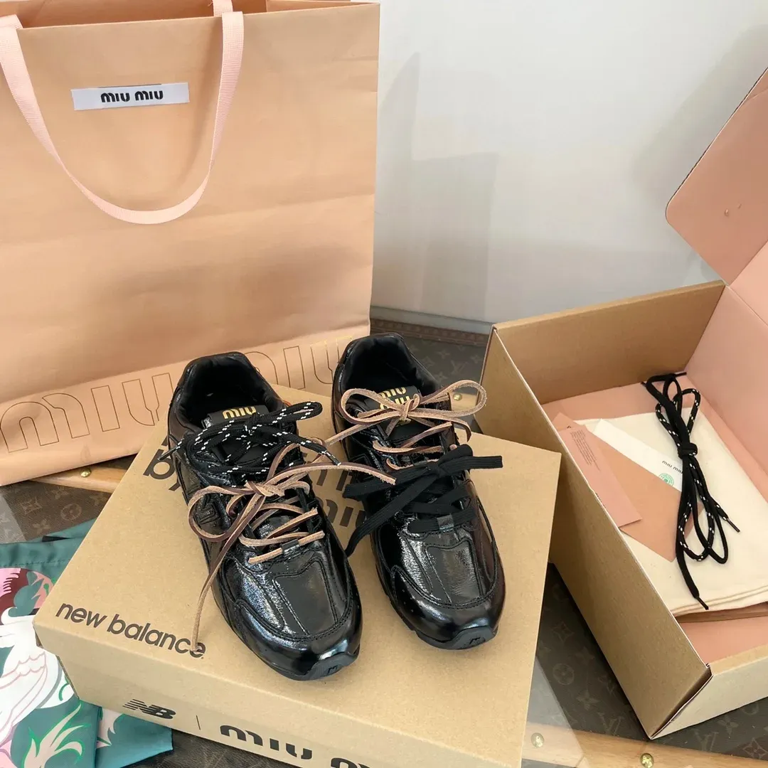 Miu Miu Alternative New Balance Black Warrior Sneakers in შავი