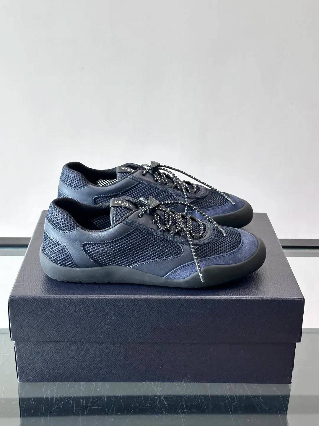 Prada Alternative Casual Mesh Sneakers in შავი