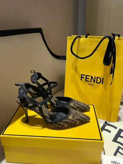 Fendi Alternative Colibrì Lite Mules in შავი