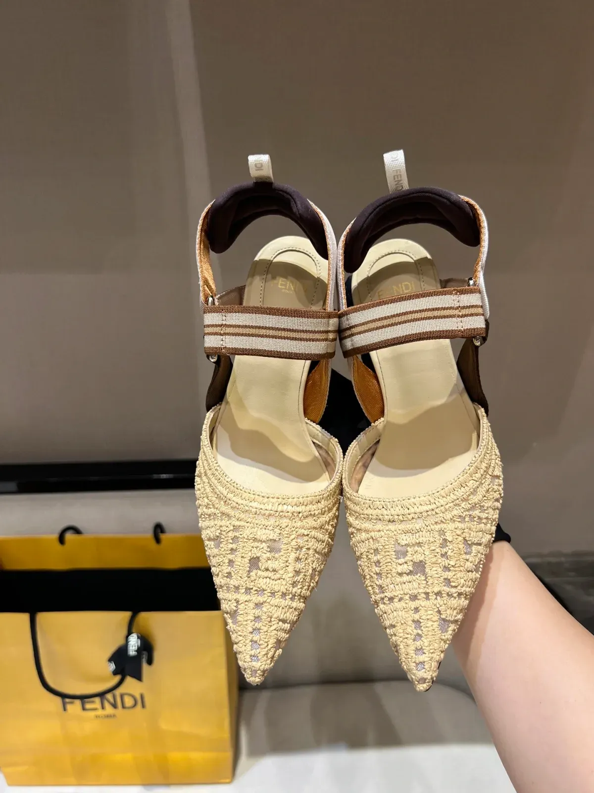 Fendi Alternative Colibrì Slingback Sandals in ბეჟი