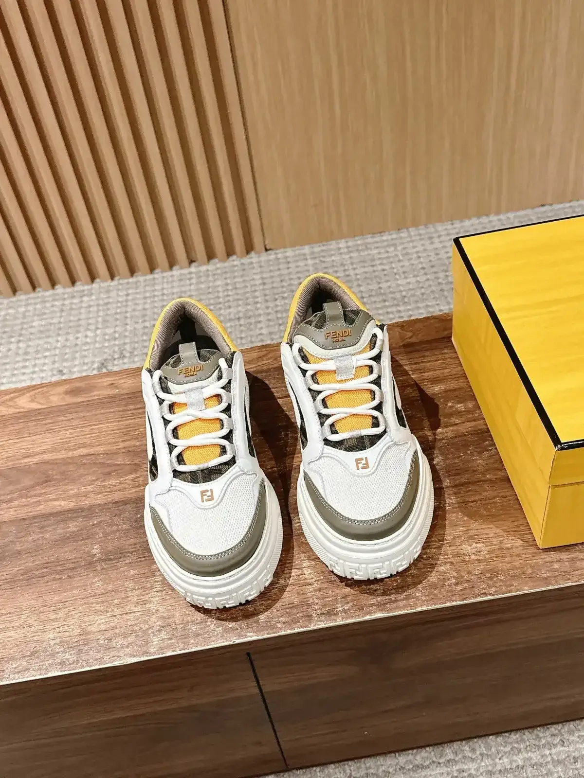 Fendi Alternative Force Sneakers in თეთრი