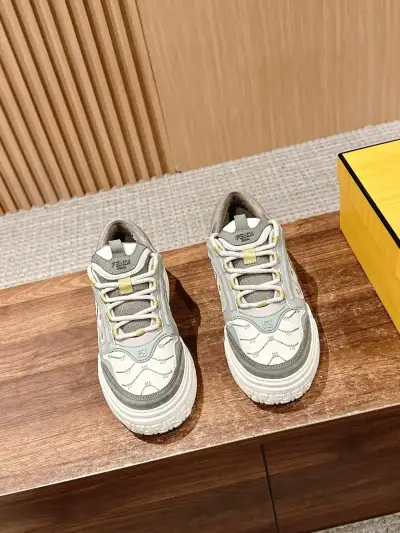 Fendi Alternative Force Sneakers in თეთრი