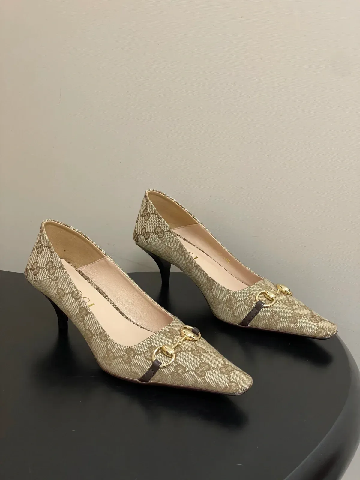 Gucci Alternative Vittoria Kitten Heels in წითელი