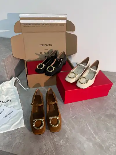 Salvatore Ferragamo Alternative Lady in