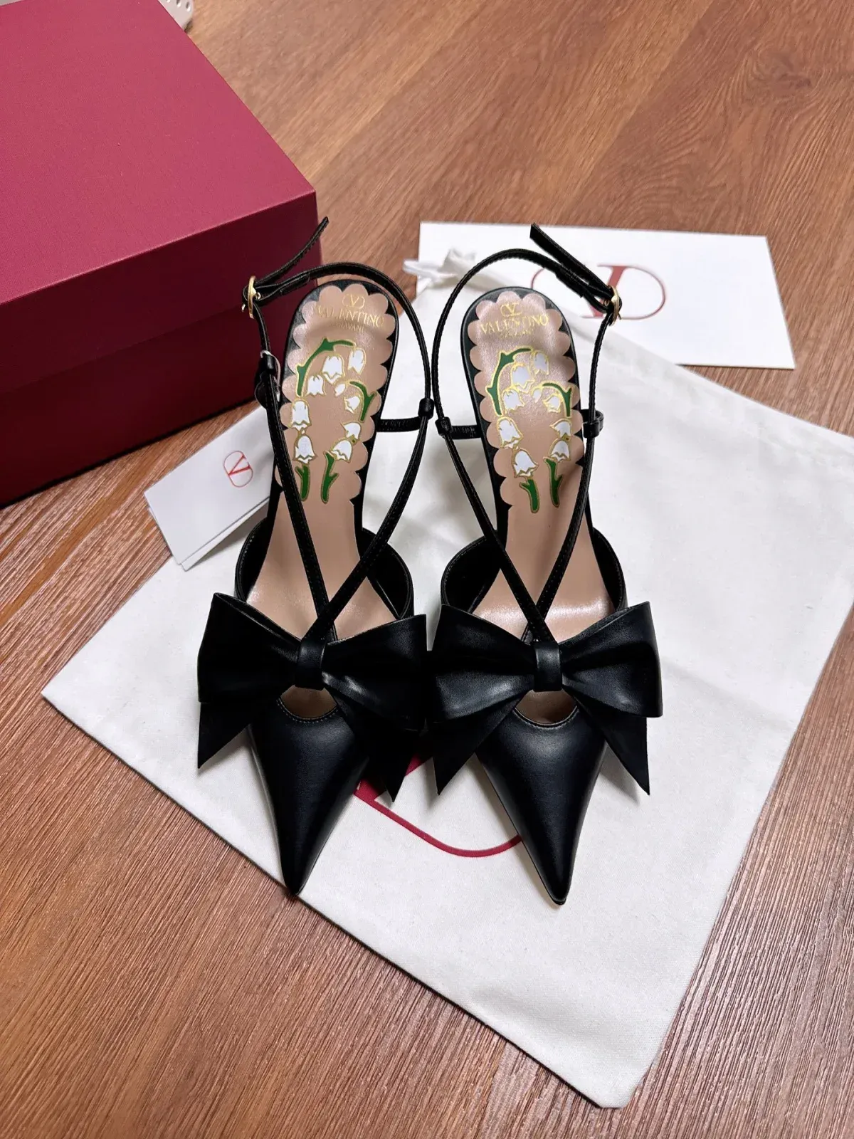 Valentino Alternative Garavani in ბეჟი
