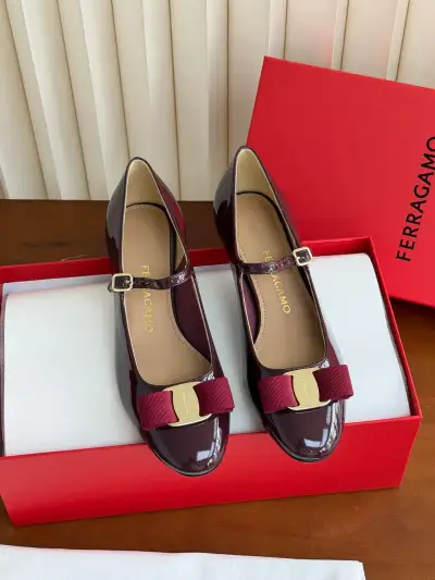 Salvatore Ferragamo Alternative Vara in