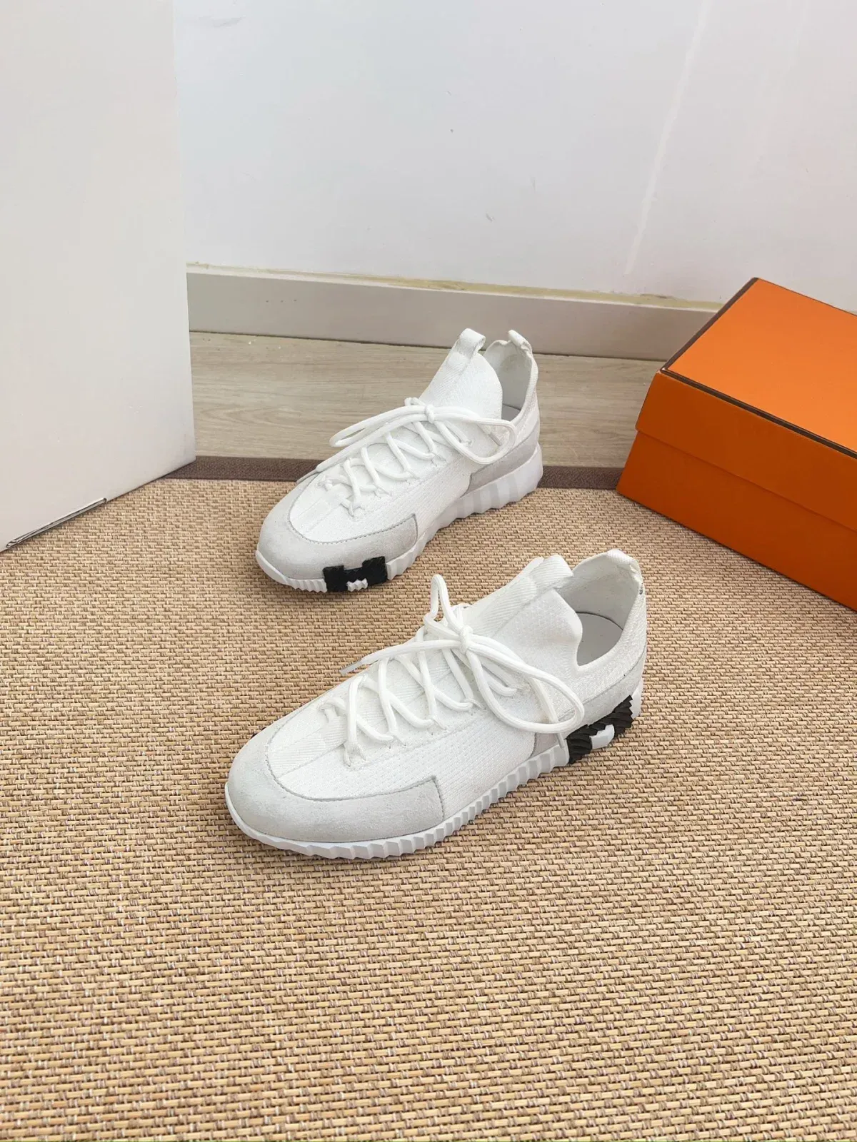Hermès Alternative Flyknit Sneakers in თეთრი