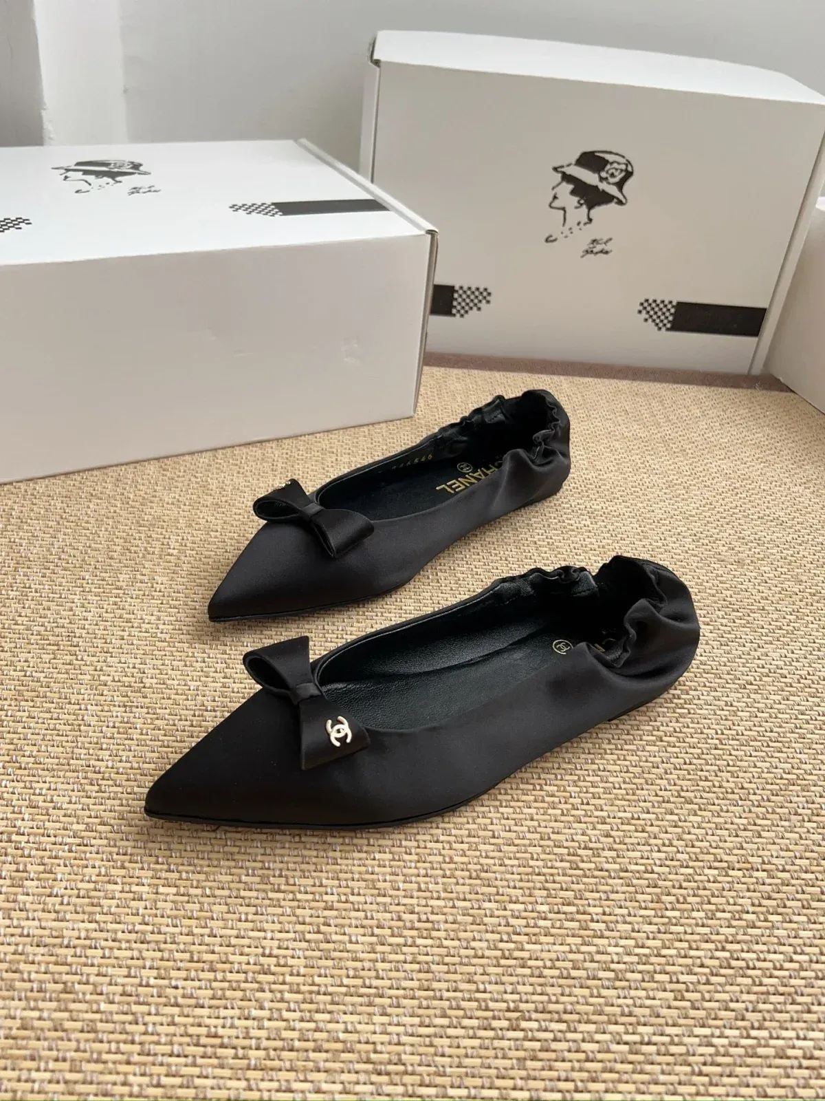 Chanel Alternative Bow Flats in შავი