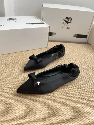 Chanel Alternative Bow Flats in შავი