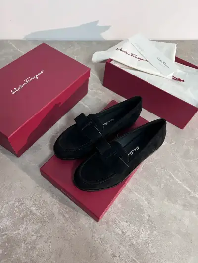 Salvatore Ferragamo Alternative viva in შავი