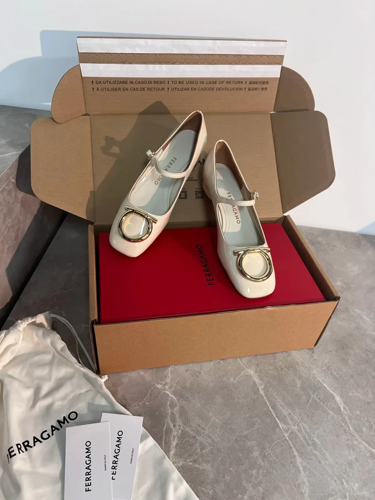 Salvatore Ferragamo Alternative Lady in თეთრი