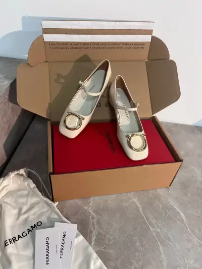 Salvatore Ferragamo Alternative Lady in თეთრი