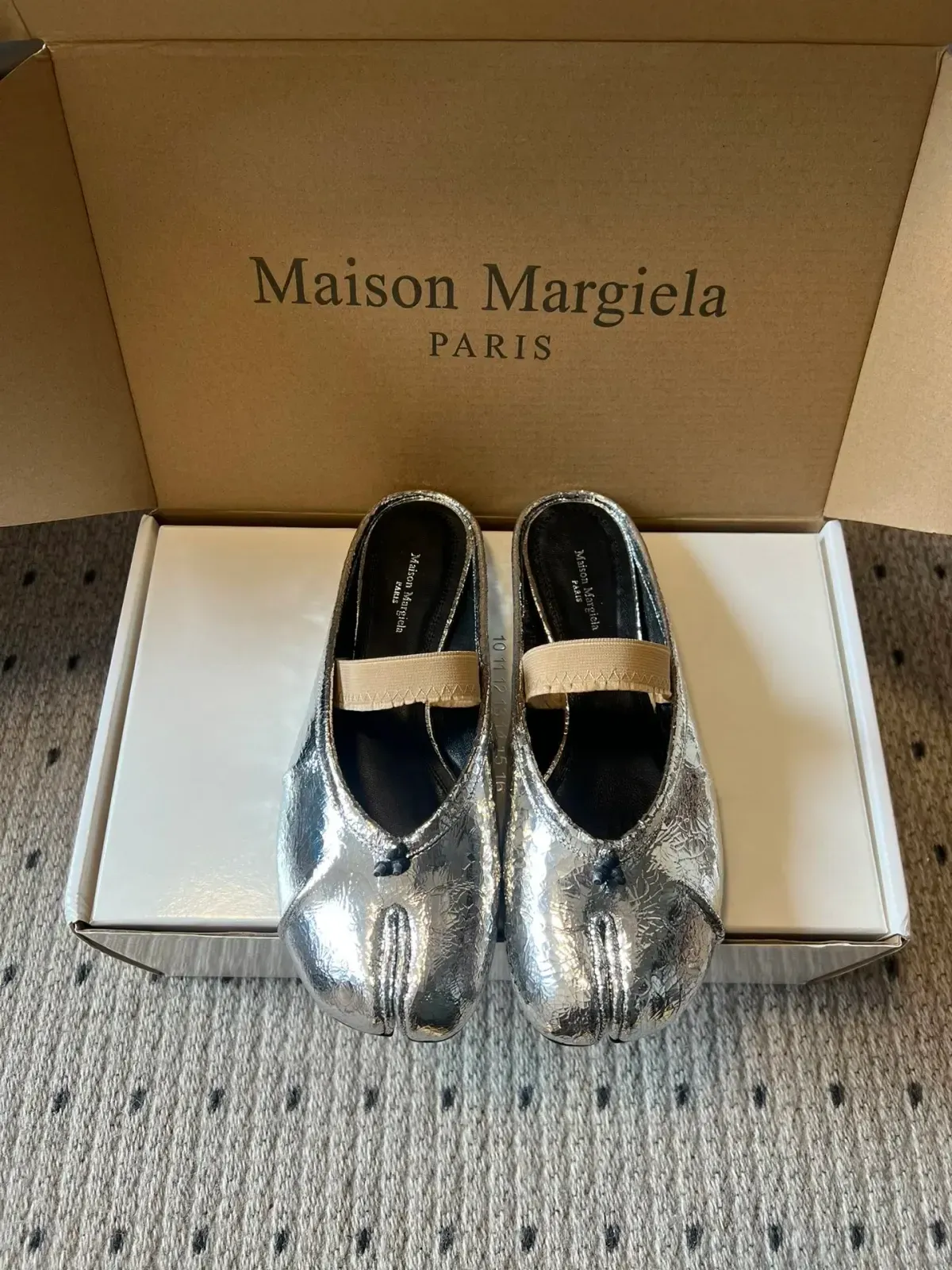 Maison Margiela Alternative Tabi in თეთრი