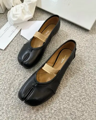 Maison Margiela Alternative Tabi in შავი