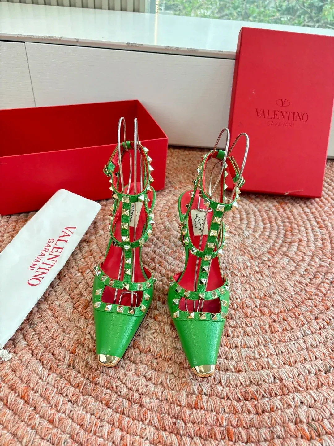 Valentino Alternative VLOGO in 