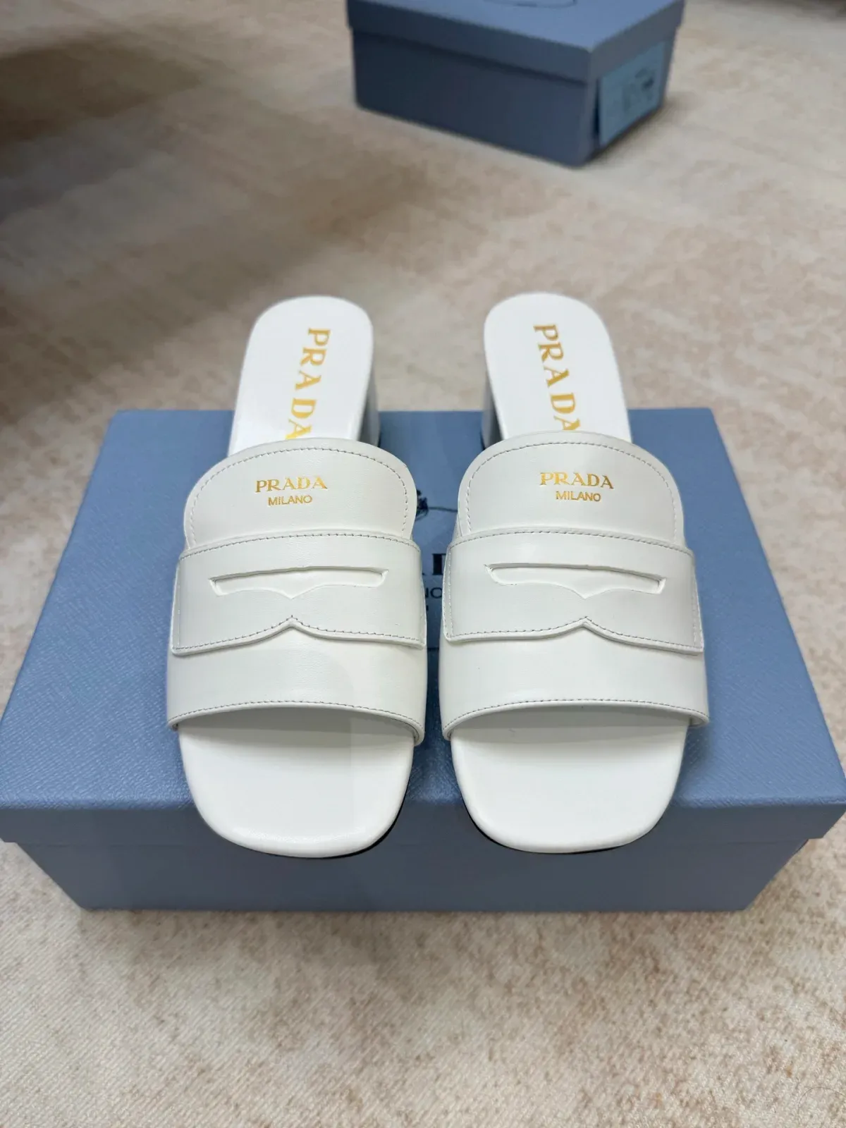 Prada Alternative arrival in 