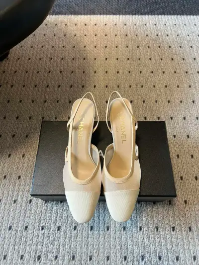 Chanel Alternative Pumps in