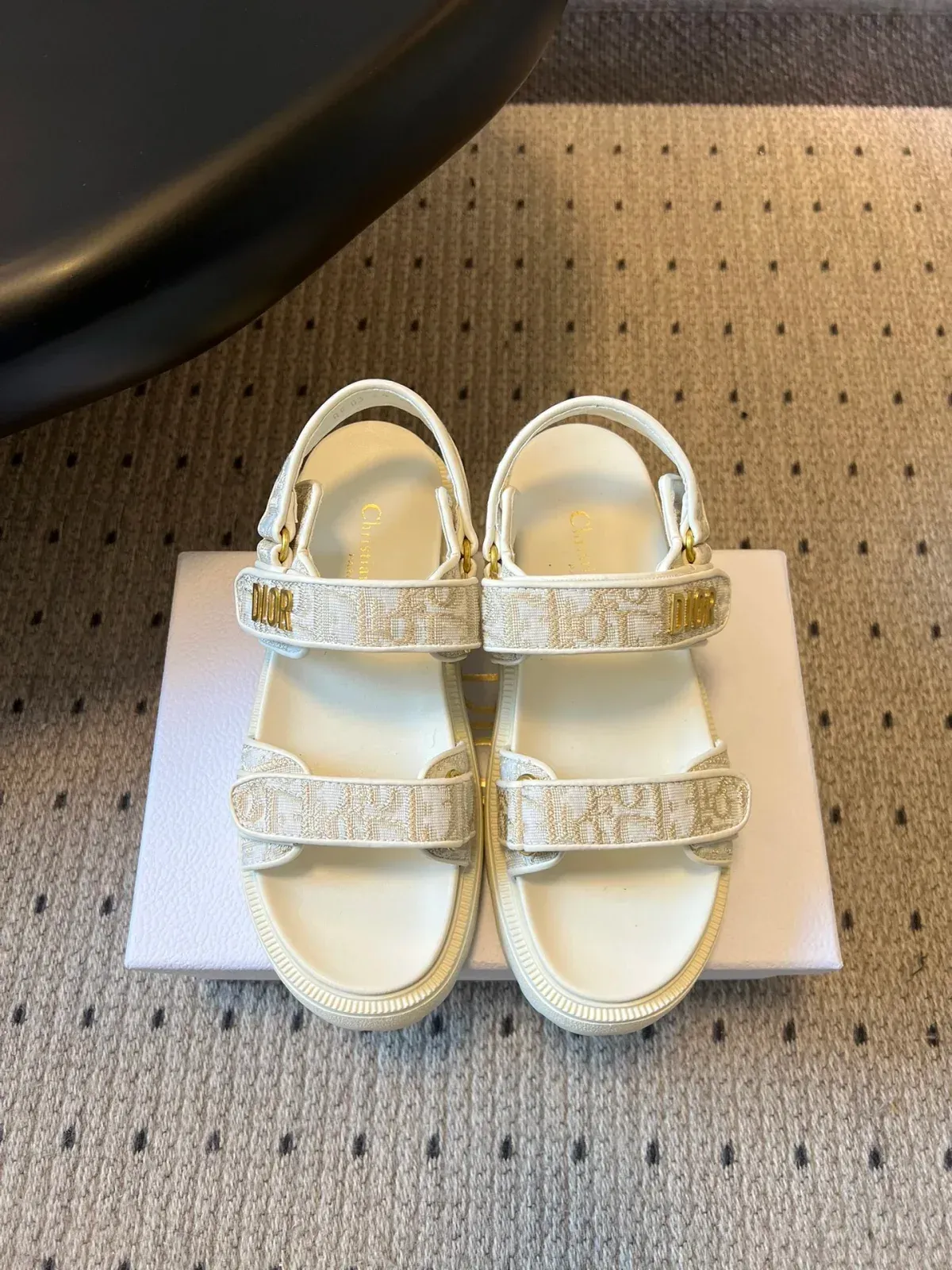 Dior Alternative Shoes in ოქროსფერი