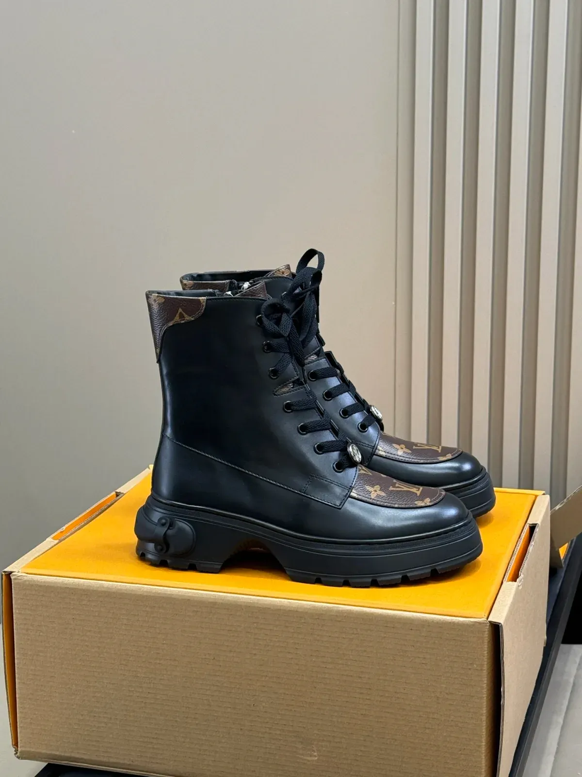 Louis Vuitton Alternative Shoes in 