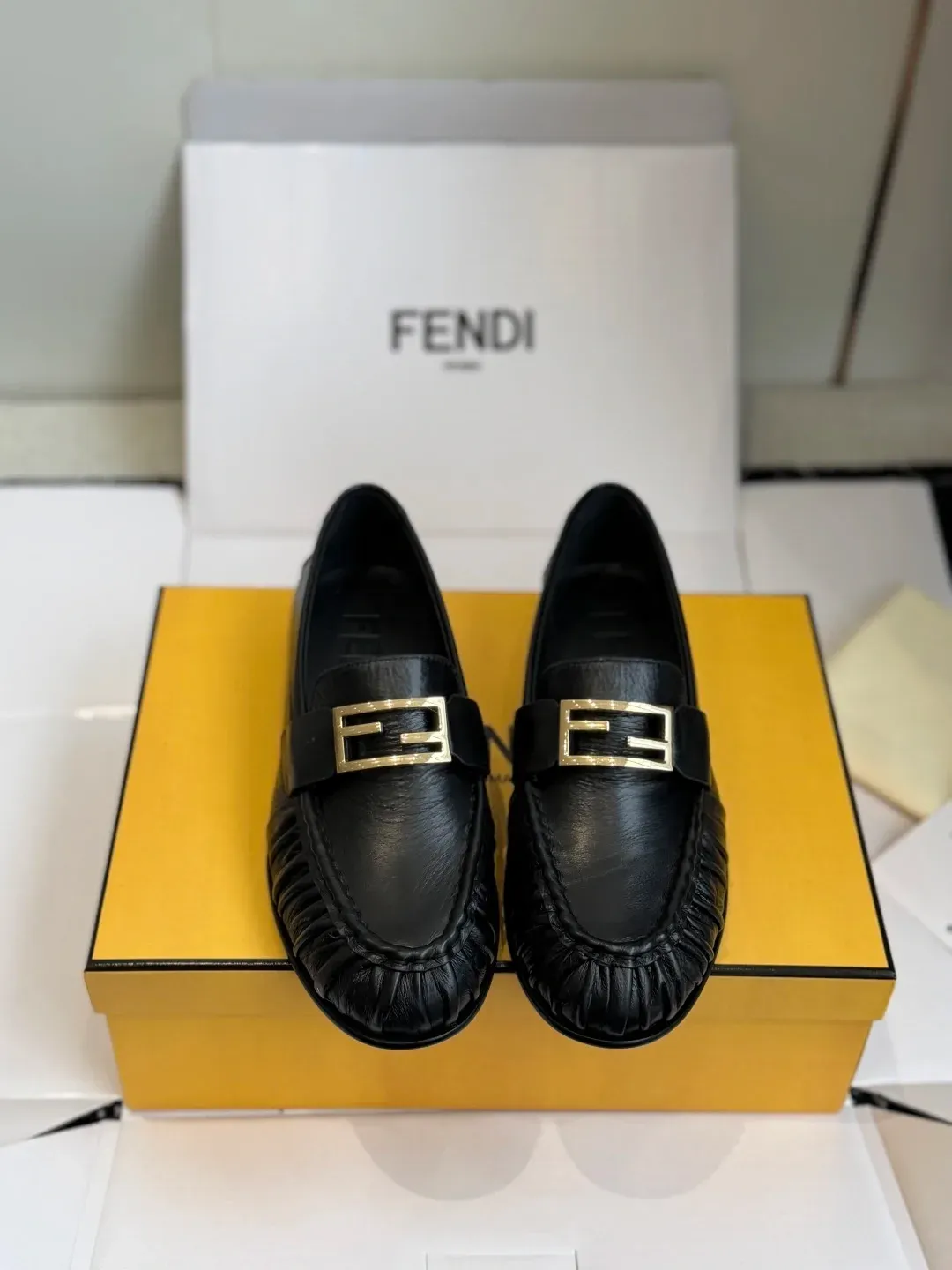 Fendi Alternative FF Buckle Loafers in ოქროსფერი