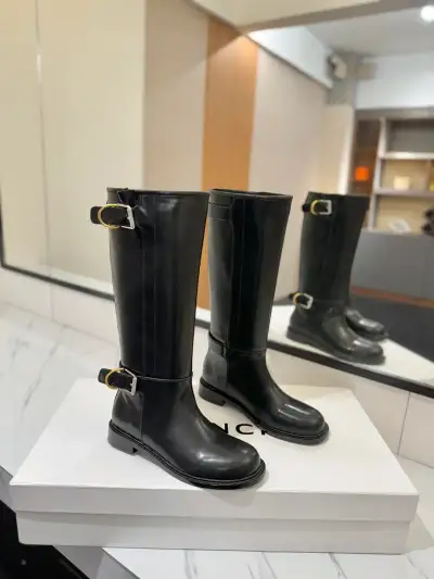 Givenchy Alternative Voyou in