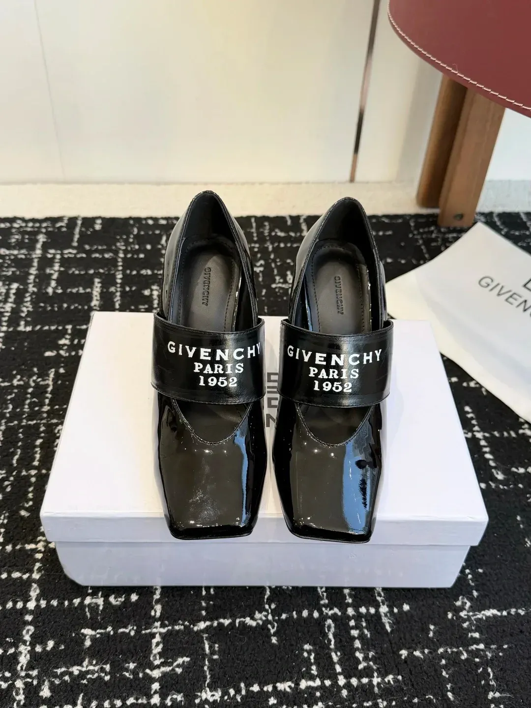 Givenchy Alternative Sliced in 