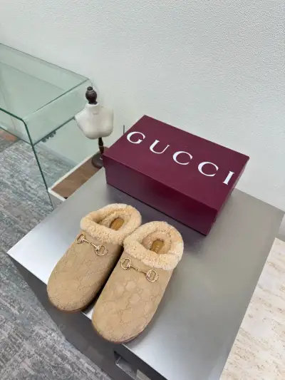 Gucci Alternative Platform Slides in ბეჟი