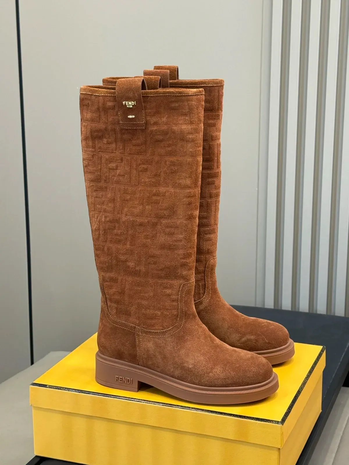 Fendi Alternative Knee-High Boots in ყავისფერი