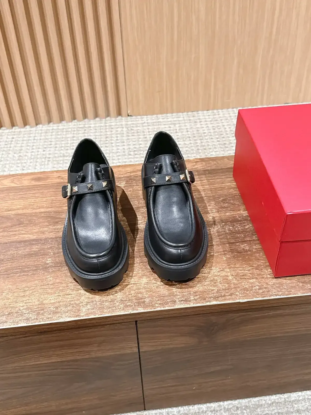 Valentino Alternative Elevated Loafers in ოქროსფერი