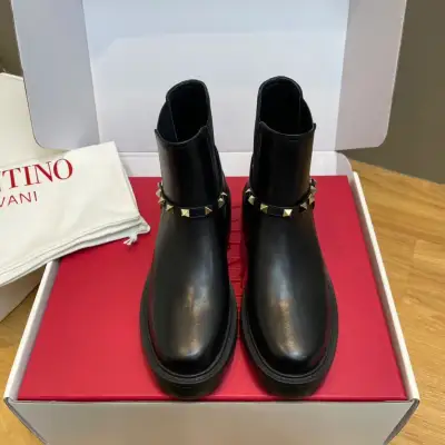 Valentino Alternative VLTN in