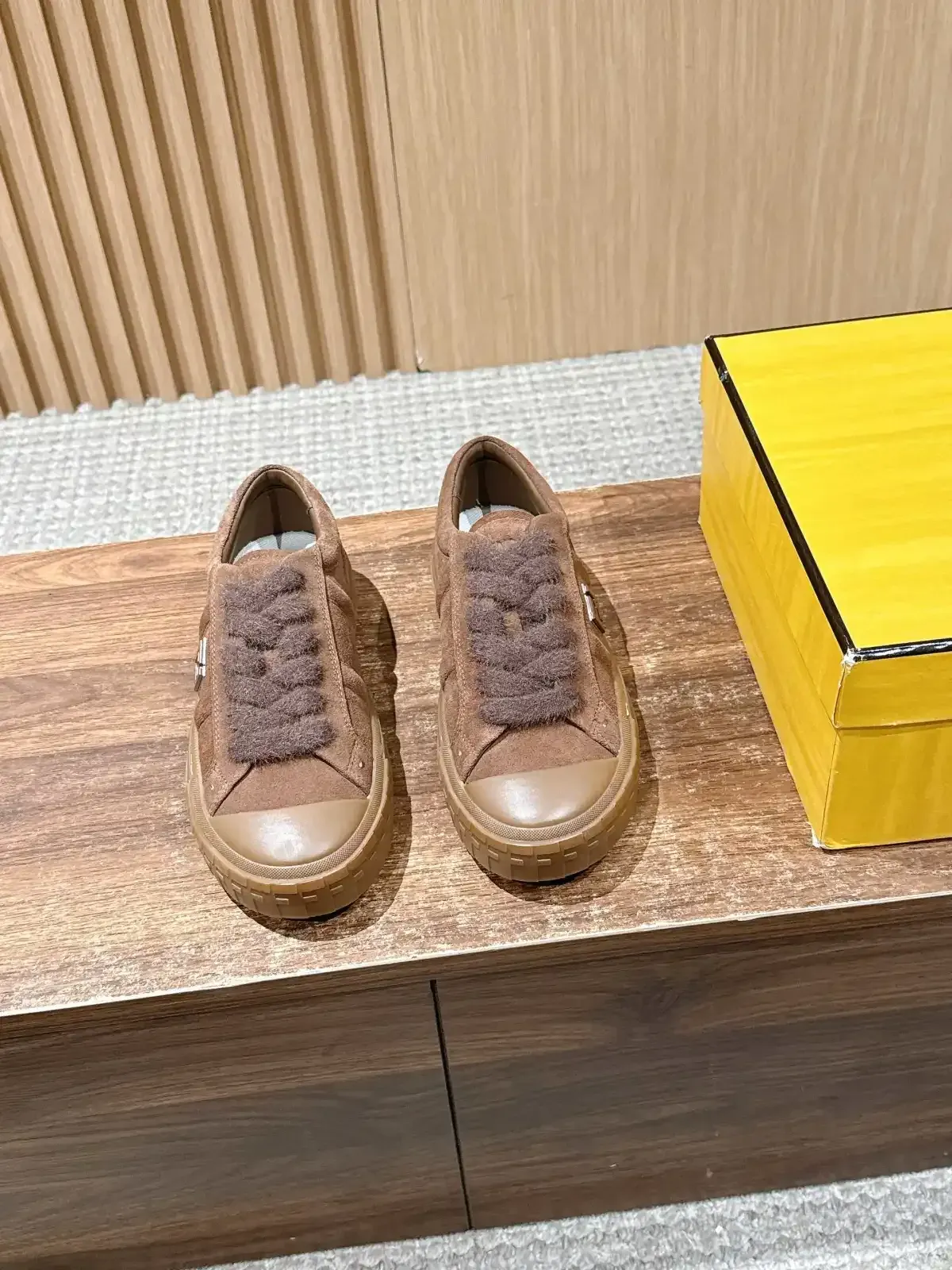 Fendi Alternative Roma in თეთრი