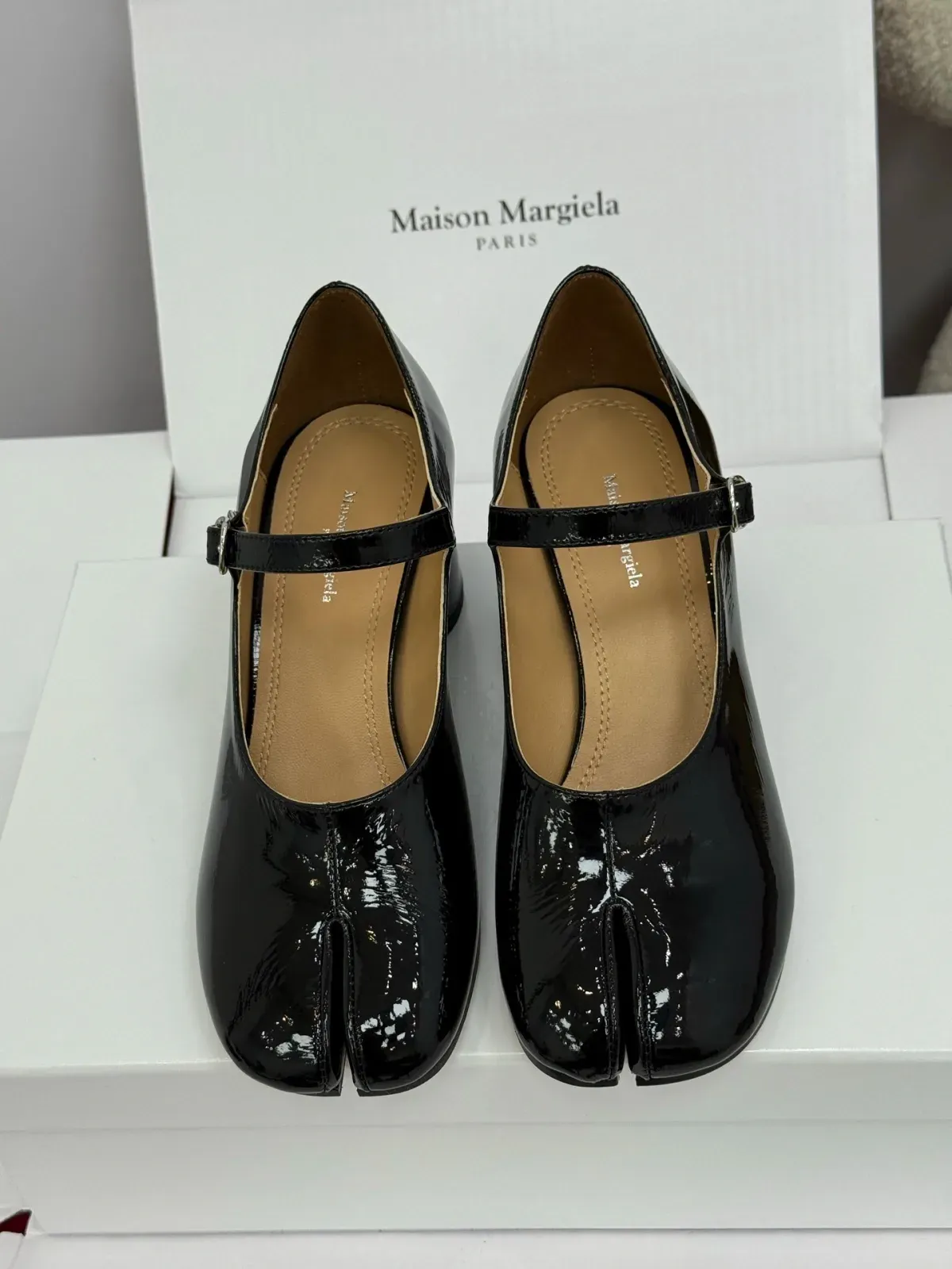 Maison Margiela Alternative Tabi in შავი
