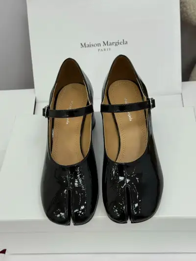Maison Margiela Alternative Tabi in შავი