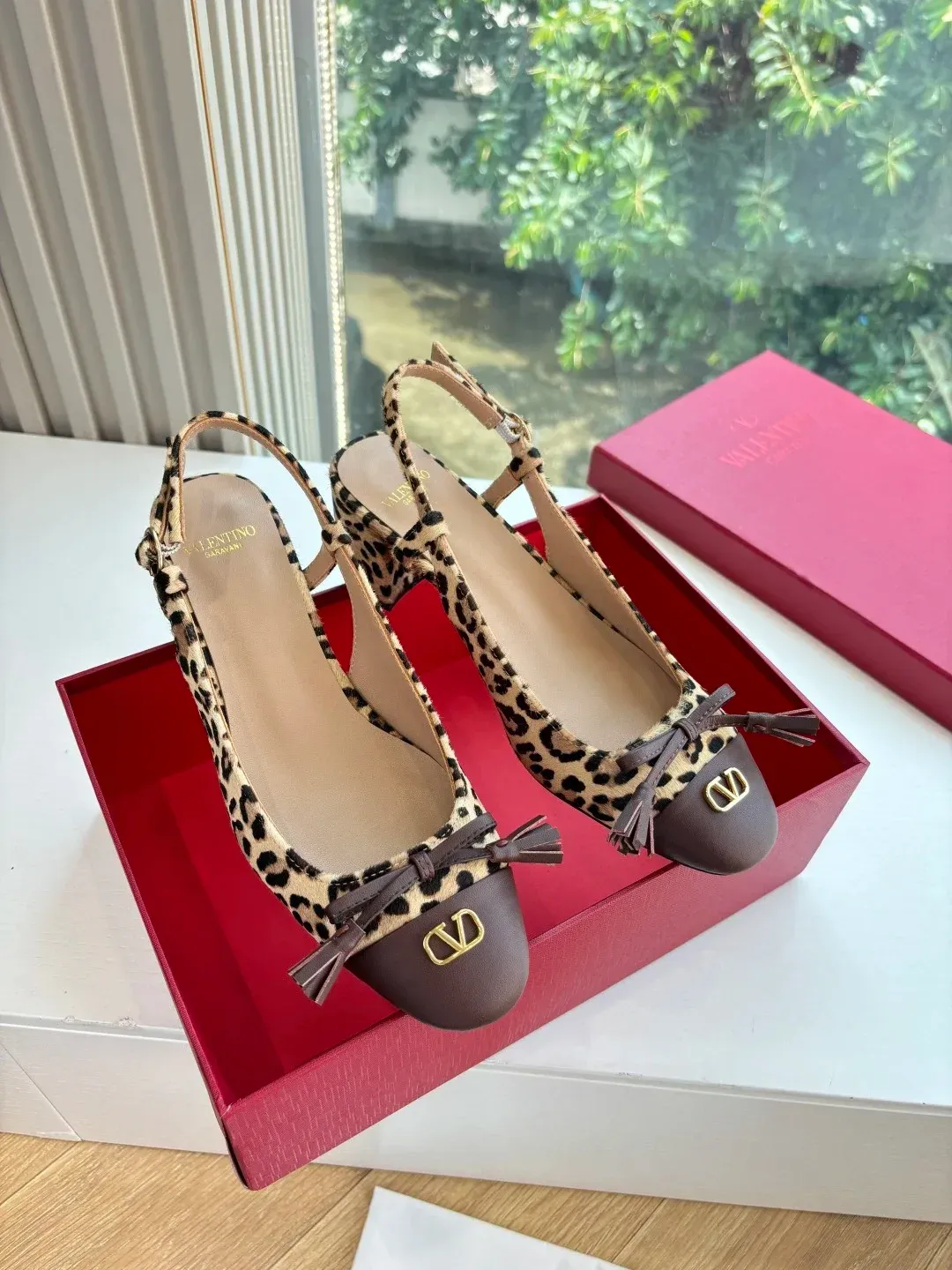 Valentino Alternative Vlogo Signature Pumps in 